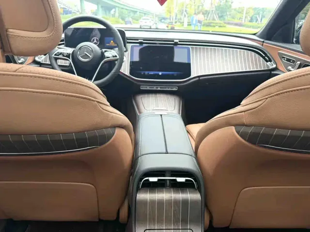 Mercedes-Benz E-Class — Фото автомобиля 5