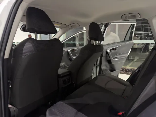Toyota RAV4 — Фото автомобиля 6