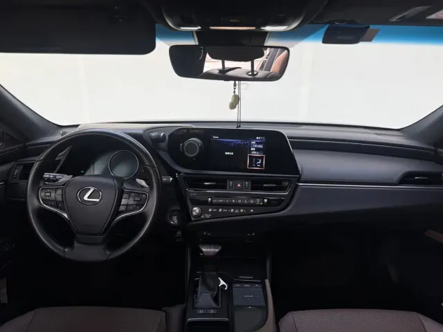 Lexus ES — Фото автомобиля 16