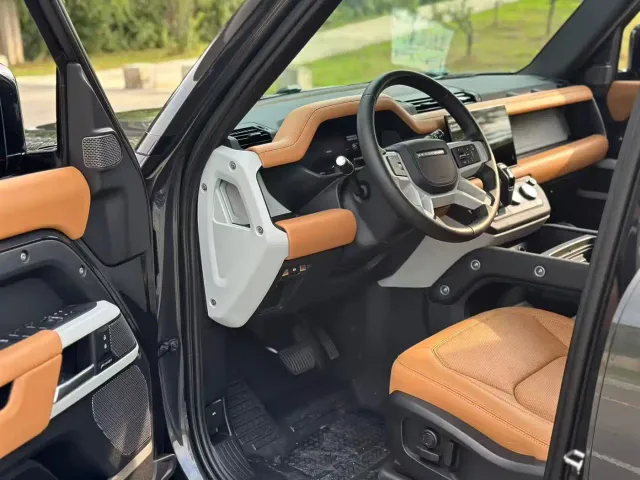 Land Rover Defender — Фото автомобиля 7