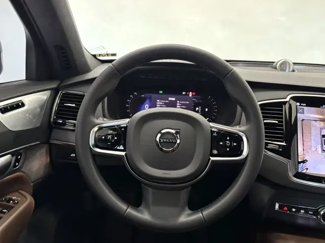 Volvo XC90 — Фото автомобиля 16