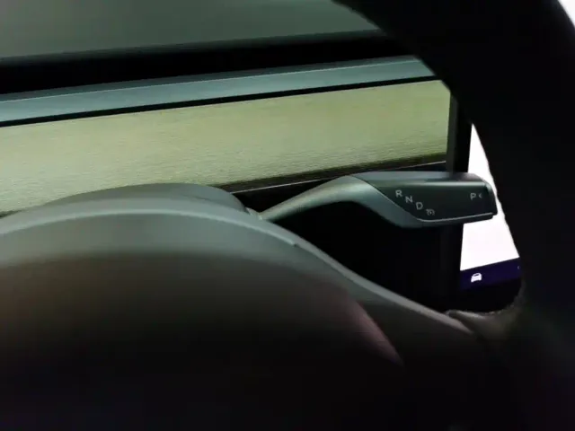 Tesla Model Y — Фото автомобиля 13