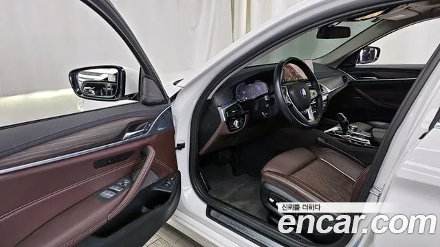 BMW 5-Series 5 серия (G30) — Фото автомобиля 10