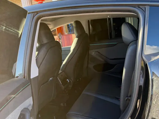 Tesla Model Y — Фото автомобиля 9