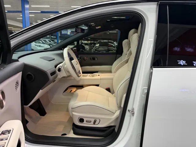Li Auto i6 — Фото автомобиля 5