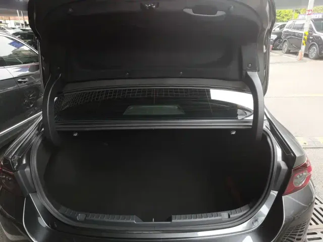 Mazda Axela — Фото автомобиля 14