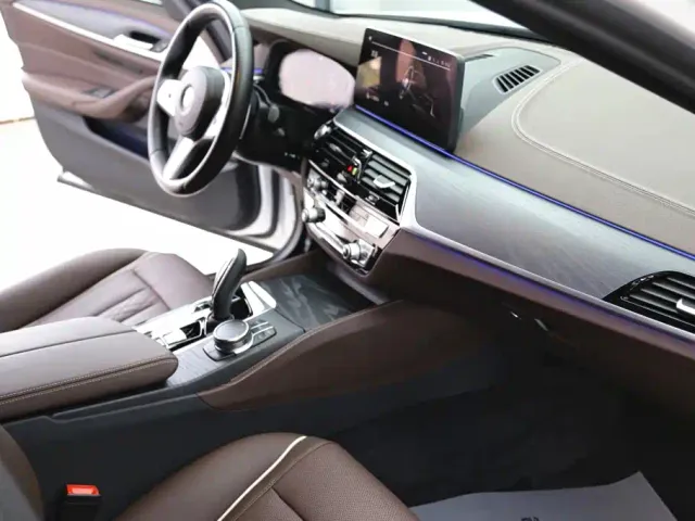 BMW 5 Series — Фото автомобиля 23