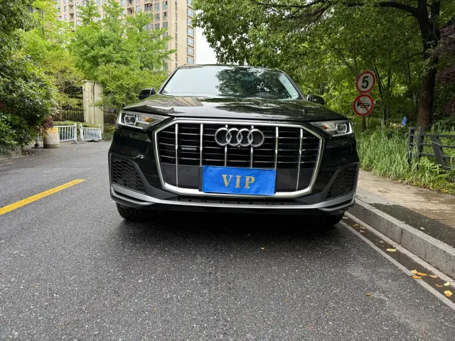 Audi Q7 — Фото автомобиля 3
