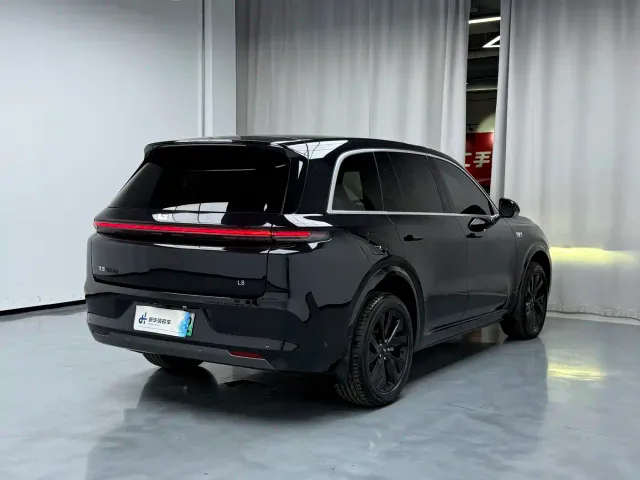 Li Auto L8 — Фото автомобиля 15