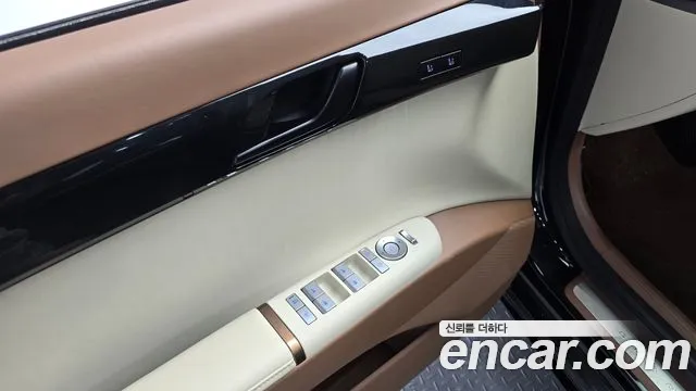 Hyundai Grandeur Grandeur (GN7) 2.5 Бензин 2WD — Фото автомобиля 15