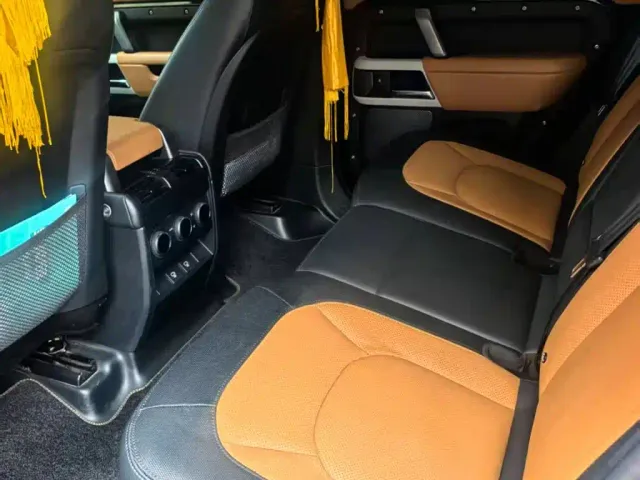 Land Rover Defender — Фото автомобиля 9