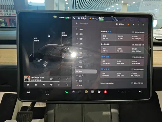 Tesla Model Y — Фото автомобиля 11