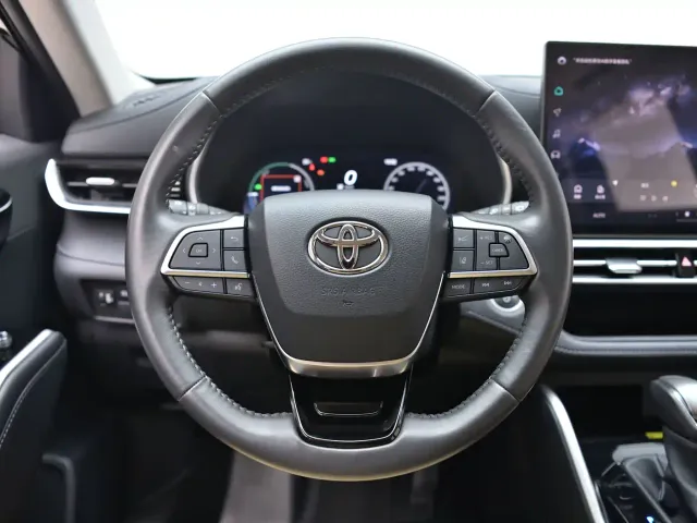 Toyota Highlander — Фото автомобиля 18