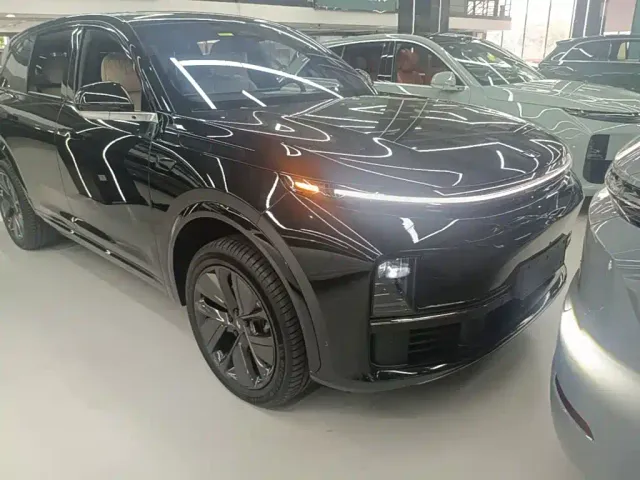 Li Auto L7 — Фото автомобиля 3