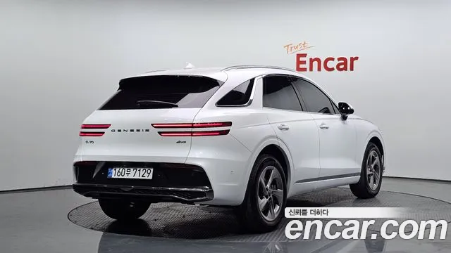 Genesis GV70 2.5T Бензин AWD — Фото автомобиля 2