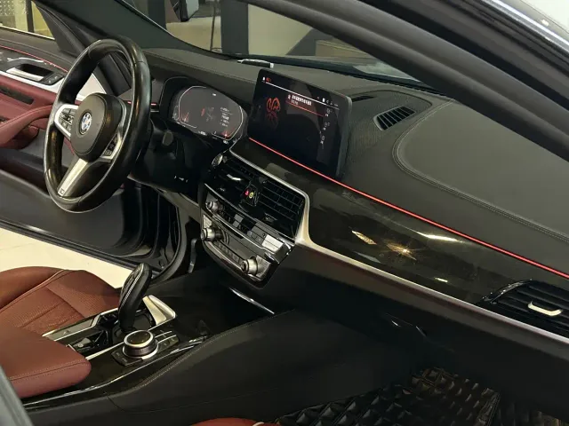 BMW 5 Series — Фото автомобиля 14