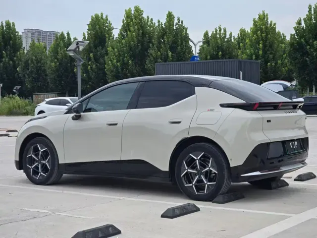 Lynk & Co Z20 — Фото автомобиля 4