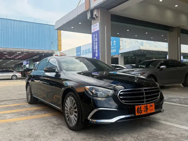Mercedes-Benz E-Class — Фото автомобиля 3