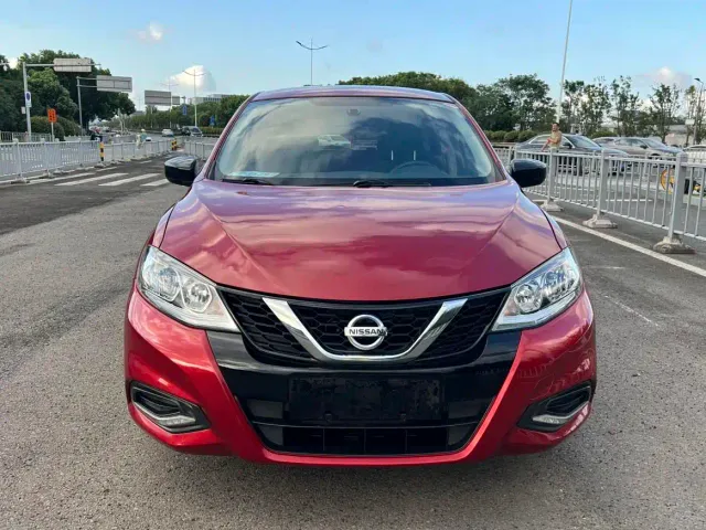 Nissan Tiida — Фото автомобиля 2