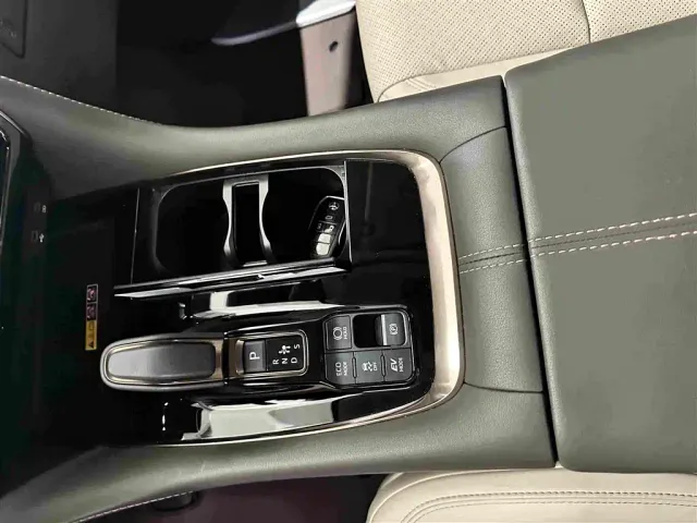 Toyota Alphard — Фото автомобиля 14