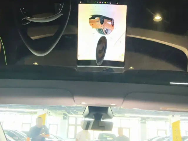 Tesla Model Y — Фото автомобиля 17