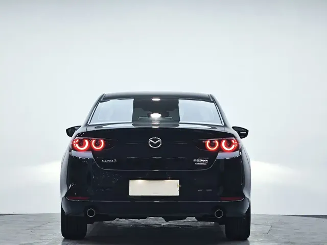 Mazda Axela — Фото автомобиля 7