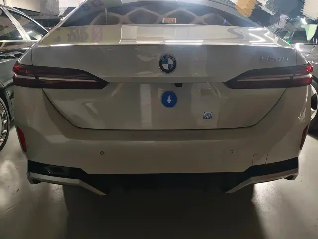 BMW 5 Series — Фото автомобиля 13