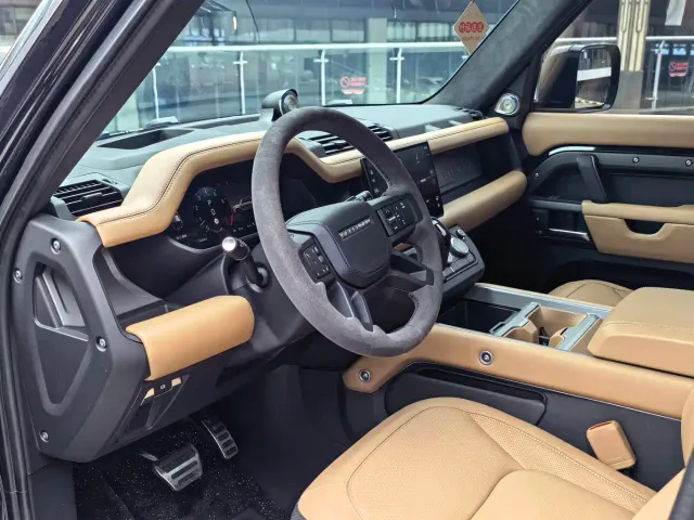 Land Rover Land Rover Defender 2025 110 3.0T P400 -Dynamic HSE — Фото автомобиля 6