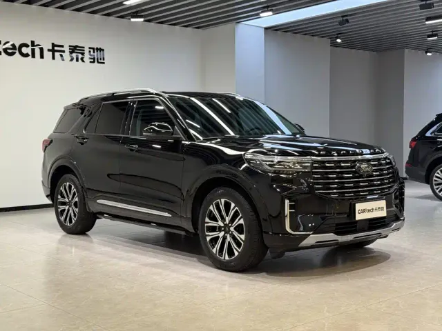 Ford Explorer — Фото автомобиля 2