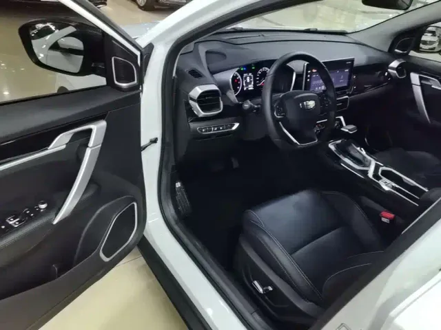 Geely Binyue — Фото автомобиля 15