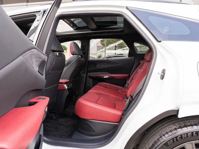 Lexus RX — Фото автомобиля 10