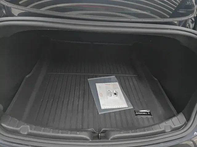 Tesla Model 3 — Фото автомобиля 18