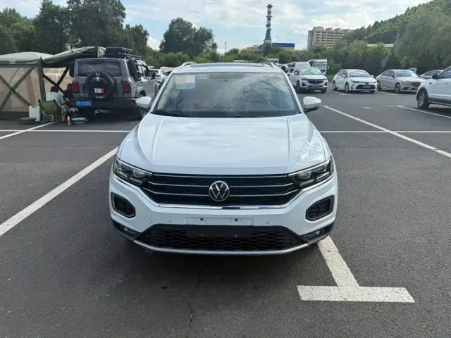 Volkswagen T-Roc — Фото автомобиля 2