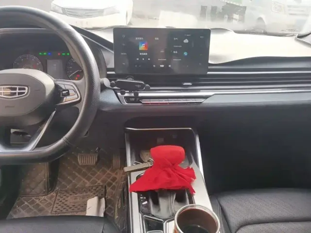 Geely Emgrand — Фото автомобиля 12