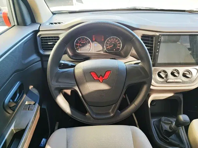 Wuling Hongguang V — Фото автомобиля 10