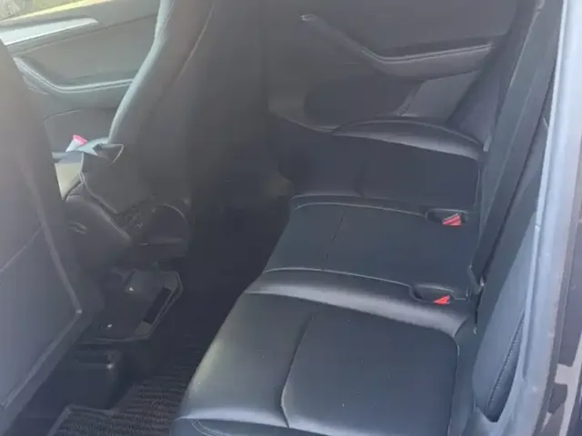 Tesla Model Y — Фото автомобиля 5