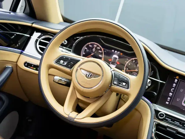 Bentley Flying Spur — Фото автомобиля 16