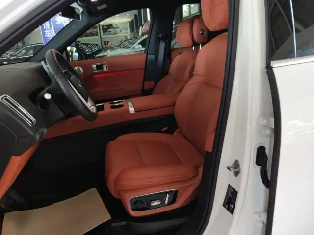 Li Auto L7 — Фото автомобиля 14