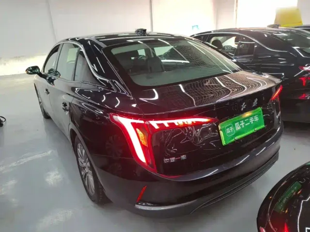 Hongqi E-QM5 — Фото автомобиля 4