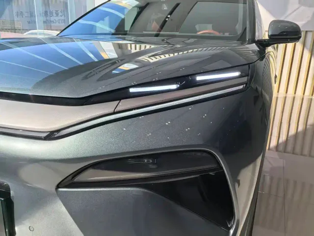 BYD Tang L — Фото автомобиля 7