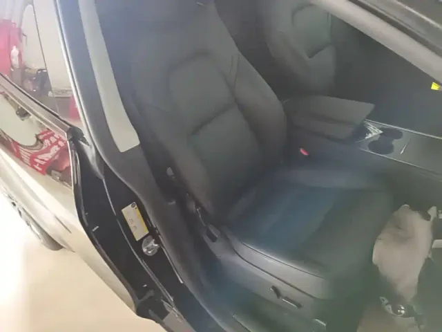 Tesla Model Y — Фото автомобиля 24