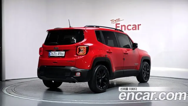Jeep Renegade — Фото автомобиля 2