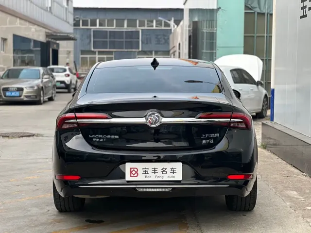 Buick LaCrosse — Фото автомобиля 9
