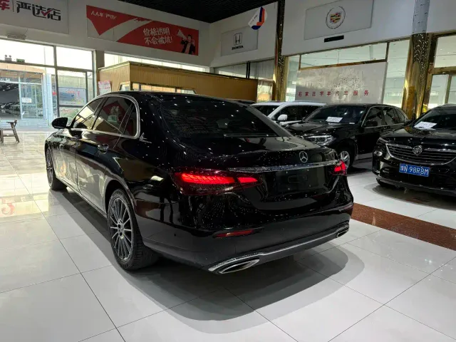 Mercedes-Benz E-Class — Фото автомобиля 7