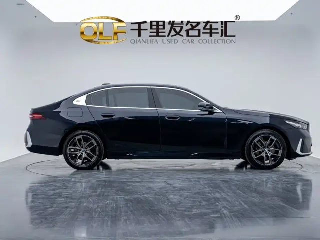 BMW 5 Series — Фото автомобиля 4