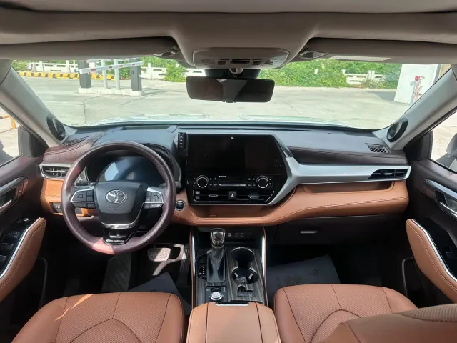 Toyota Highlander — Фото автомобиля 6