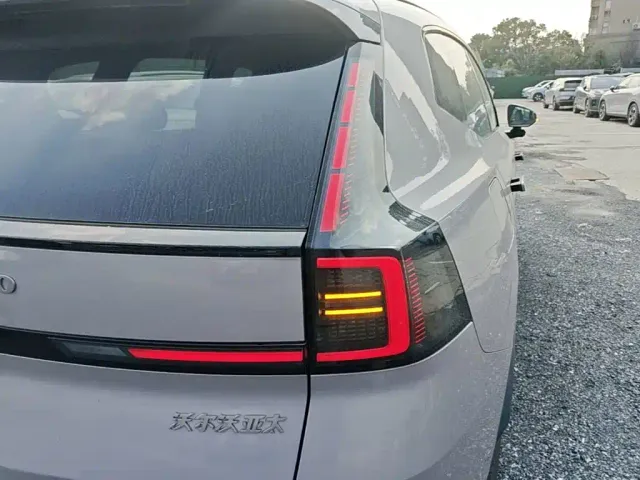 Volvo XC70 Plug-in Hybrid — Фото автомобиля 7