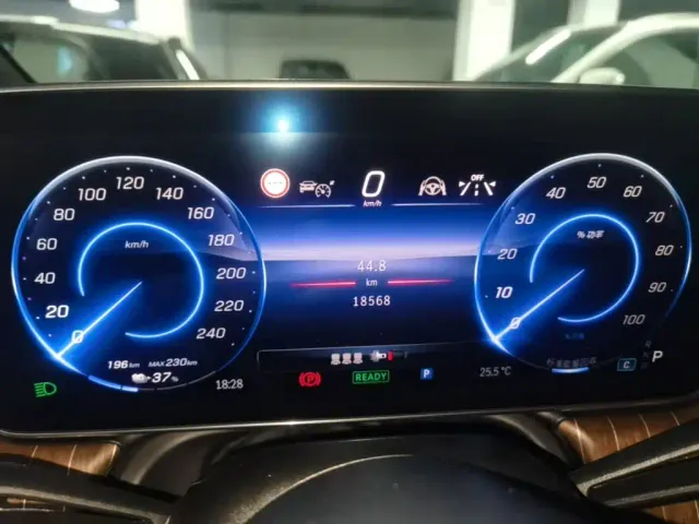 Mercedes-Benz EQE SUV — Фото автомобиля 15