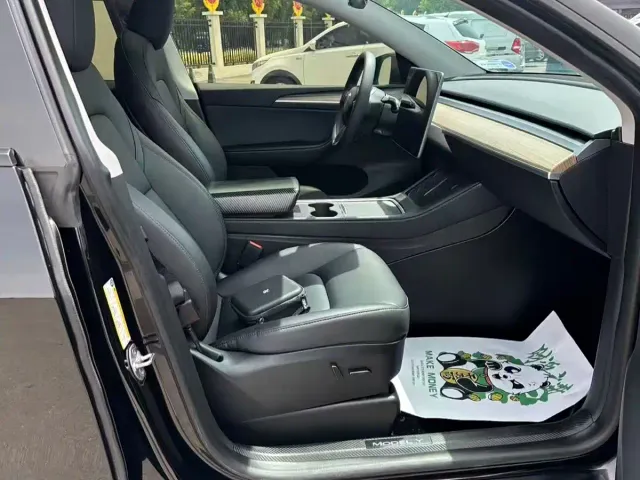 Tesla Model Y — Фото автомобиля 4
