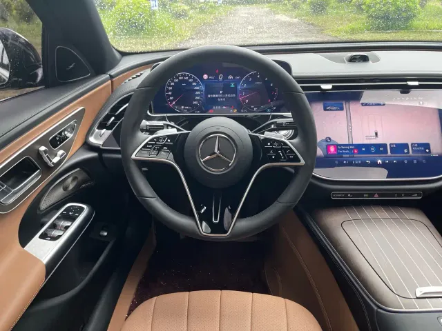 Mercedes-Benz E-Class — Фото автомобиля 17